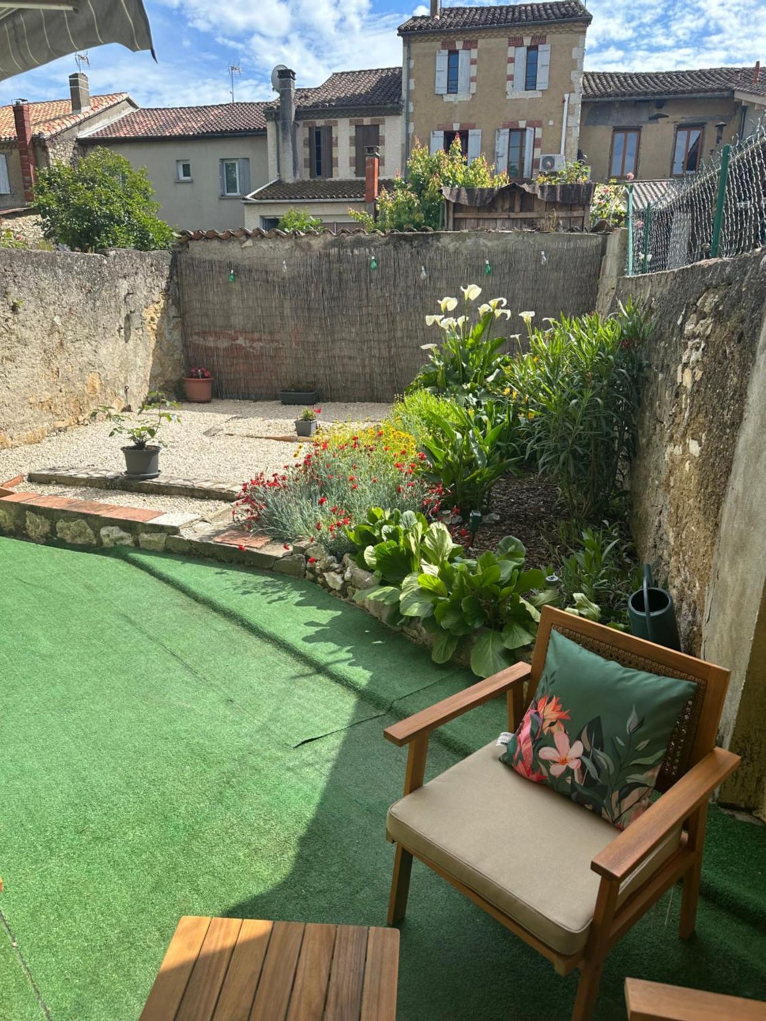 Appartement En Rez De Jardin Tout Equipe Fleurance Екстериор снимка